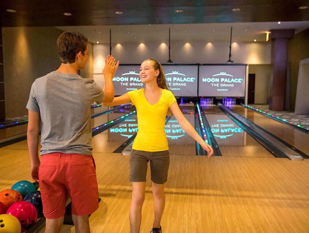 Bowling, drinks and snacks | Moon Palace The Grand - Cancun