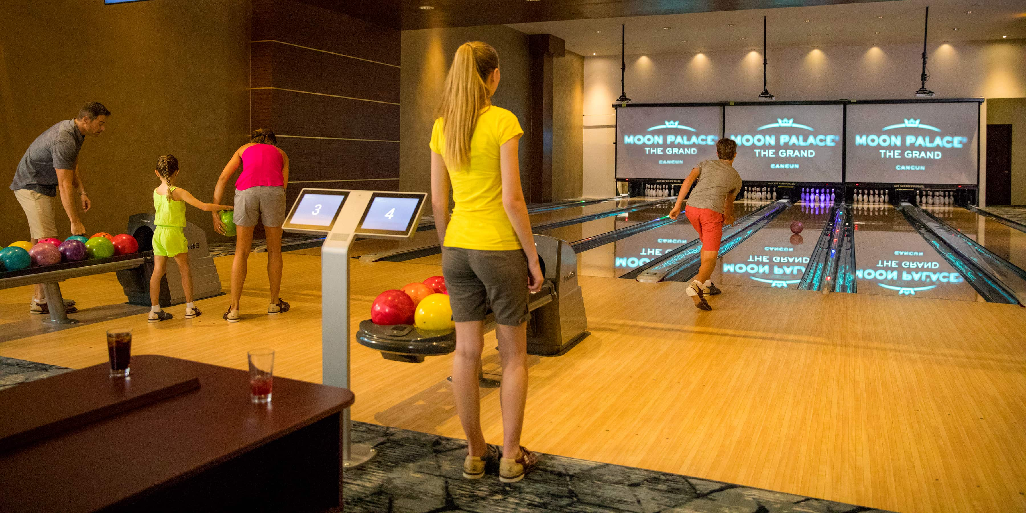 Bowling, drinks and snacks | Moon Palace The Grand - Cancun